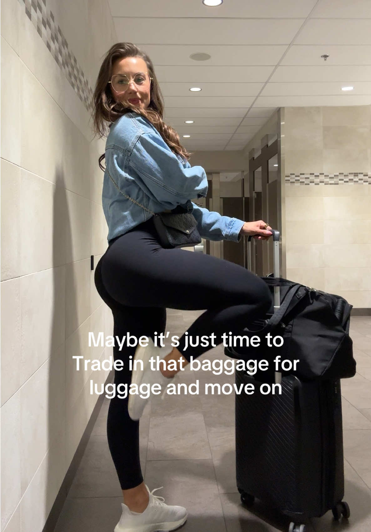 Just make sure your baggage is the kind you can travel with 😆 #airportfit #fitcheck #travelfit #travelday #airportootd 