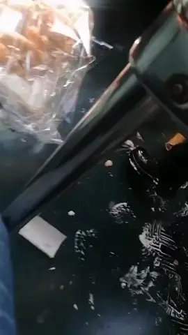 Policías del #MetroCDMX detienen a peligroso vendedor de “Merengues” qué usaba el Servicio del #Metro #CDMX para llegar a su destino de trabajo🚨 Los mismo Usuarios del @MetroCDMX lo defendieron, comentando qué NO venía vendiendo‼️ Recordemos qué los Policías y sus mandos se llevan una Comisión 💸💸 por cada persona qué presentan al Juez Cívico⚠️ #Metro #mexico 