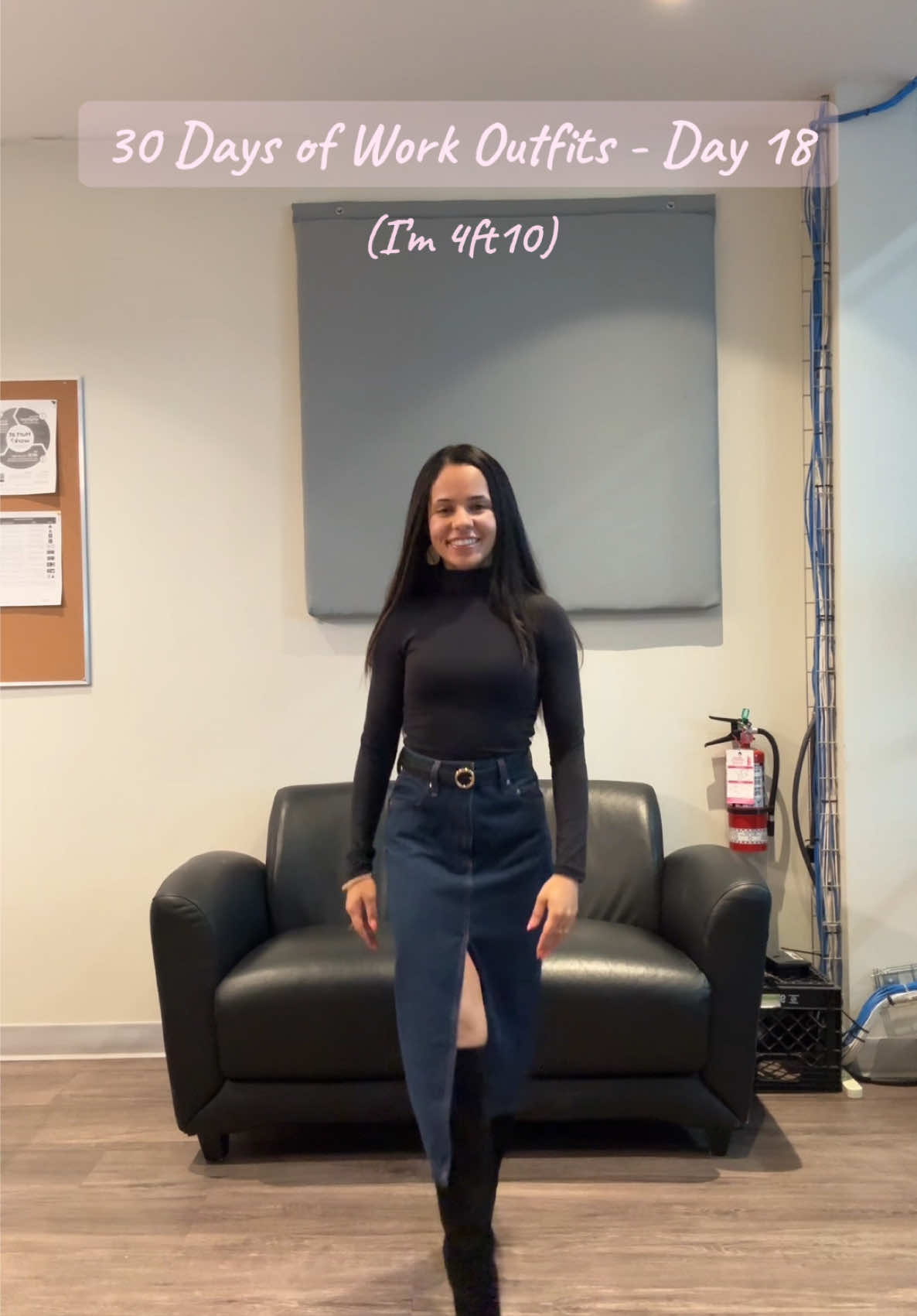 Slowly transitioning from summer to fall 🍂 #workoutfit #fallworkwear #denimskirt #4ft10 #petitestyle 