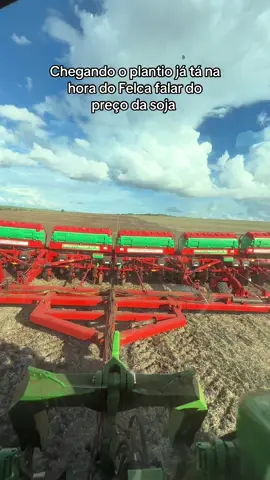 Bora Felca ajuda nois ai 😂  Ib: @Arthur Konageski3  #soja #johndeere #agro #8400r 