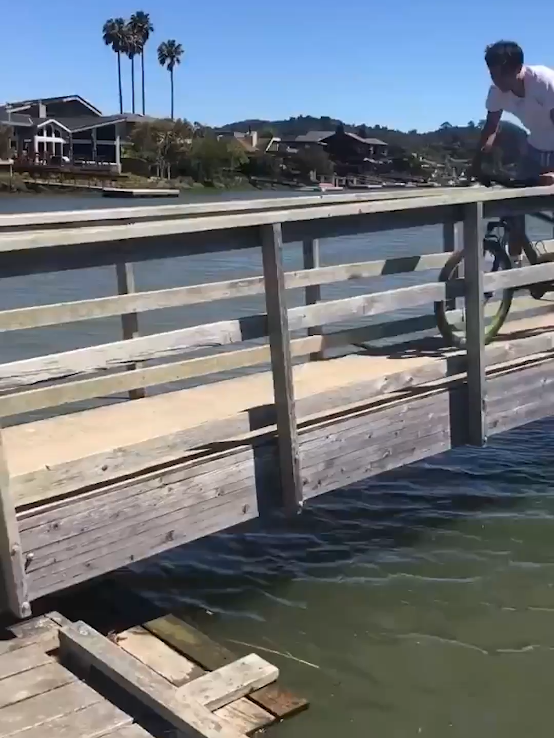 sometimes your rich friend is also your clumsy friend... 😩 🤣 #bike #bmx #stoppie #biketrick #bikefail #fail