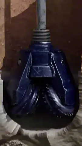 E se você cavasse um buraco na terra e pulasse dentro dele ? #astronomia #ciencia #terra #planeta #gravidade 