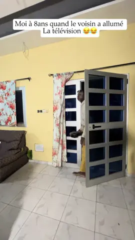 🤣 #TikTokMarrant #EnfanceAfricaine #SouvenirDEnfance #TeamSansTélé #VieDeQuartier #EspionnageDeMur #VoisinStarTV