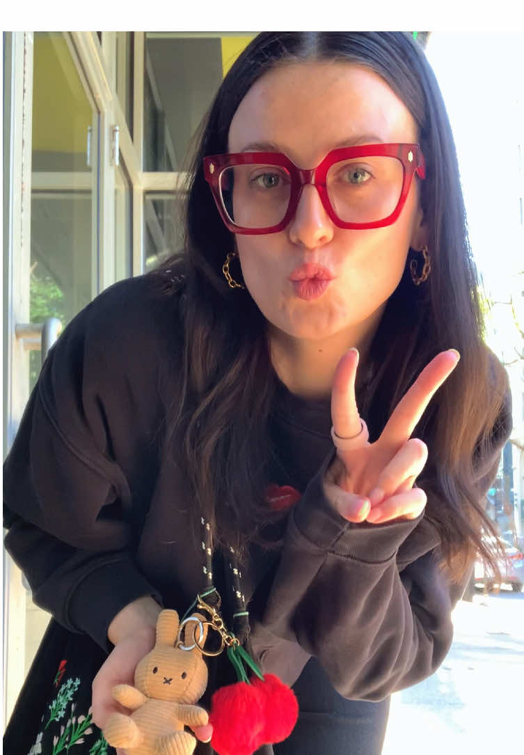 Me when sweatshirt season is back in Chicago 🙂‍↔️💋  #OOTD #chicago #fallfashion #smallcreator 