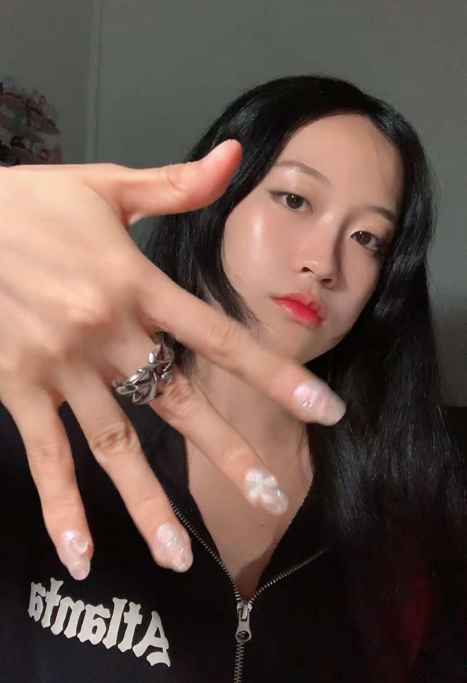 hot girls wear metal rings >> #fashion #fashiontiktok #ring #jewelry #tiktokmademebuyit 