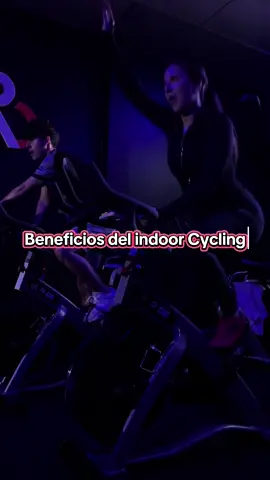 Beneficios que te harán pedalear más fuerte 💪🏻 🚴‍♀️ El indoor cycling no solo es una forma divertida de entrenar, también es una de las más efectivas para mejorar tu salud física y mental 🧠  ✨ Beneficios que te hacen pedalear más fuerte: ✅ Quema calorías y mejora tu resistencia cardiovascular ✅ Fortalece piernas y glúteos sin impacto en las articulaciones ✅ Libera endorfinas: menos estrés, más felicidad. ✅ Clases dinámicas con música motivadora que te impulsa a darlo todo * Cada sesión es una experiencia que te reta, te conecta contigo y te deja sintiéndote increíble. ¿List@ para pedalear hacia tu mejor versión? #r1de  #IndoorCycling #quevedo  #CardioConEstilo #PedaleaFuerte