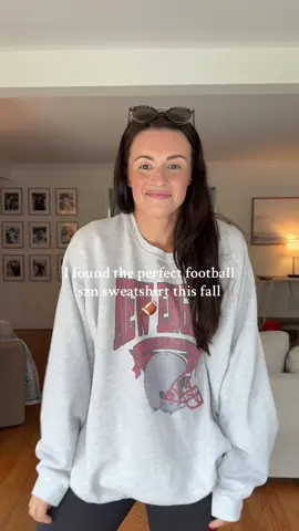 Vintage football sweatshirts for fall >>>>>  🍂🏈🤗🍁 I got an XL for an oversized fit! #football #footballszn #sweatshirt #fallvibes #fallsweatshirt    
