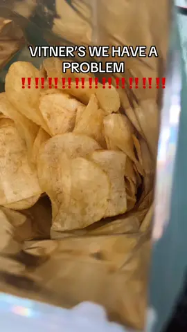 @Vitners I feel betrayed, led astray, confused, disoriented and bewildered. Both bags are the same batch code 😭😭😩😩😩😩😩 this is crazy #vitnerschips #chicago #chicagofood #fyp #help 