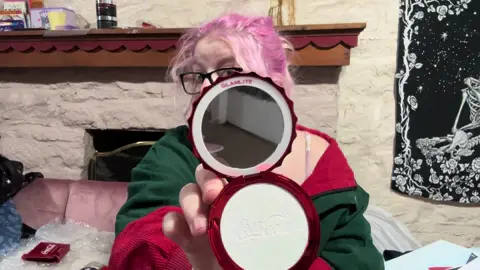 Also… ignore how I forgot to add the images on the screen. I didn’t feel like going back and adding them😭 #glamlite #cocacolamakeup #makeupunboxing #unboxing #unpackaging 