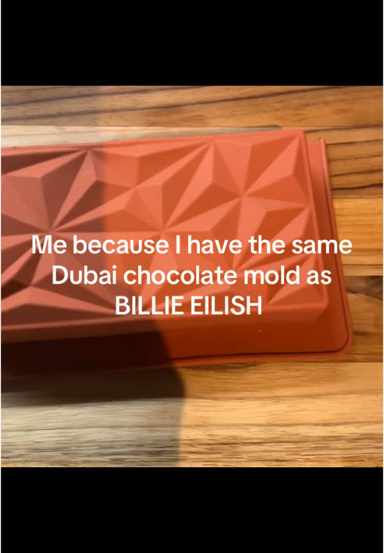 The one and only 24k gold labubu #billieeilish #dubai #dubaichocolate #labubu #gold #chocolate #vegan #amazon @BILLIE EILISH 