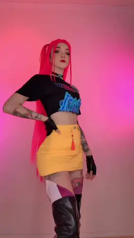 Control your shoulders 🤨🤨 I cant 😫😫💃 #kpopdemonhunters #kpdh #kpop #miracosplay #kpopdemonhunterscosplay 