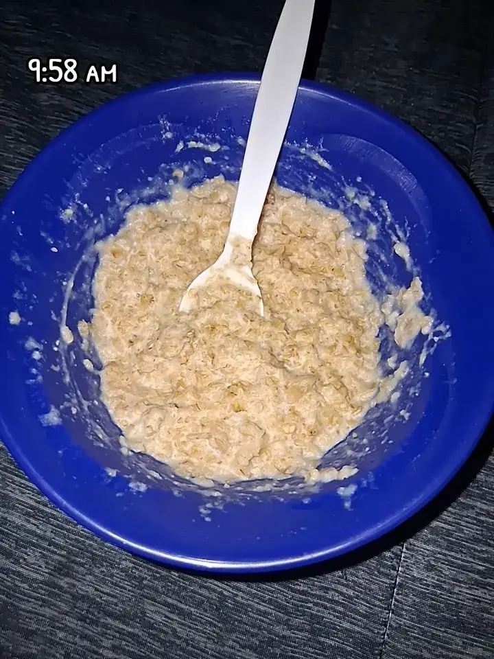 I like this oatmeal so much. I will try a new flavor next box, one with less sugar hopefully. ♡♡ 