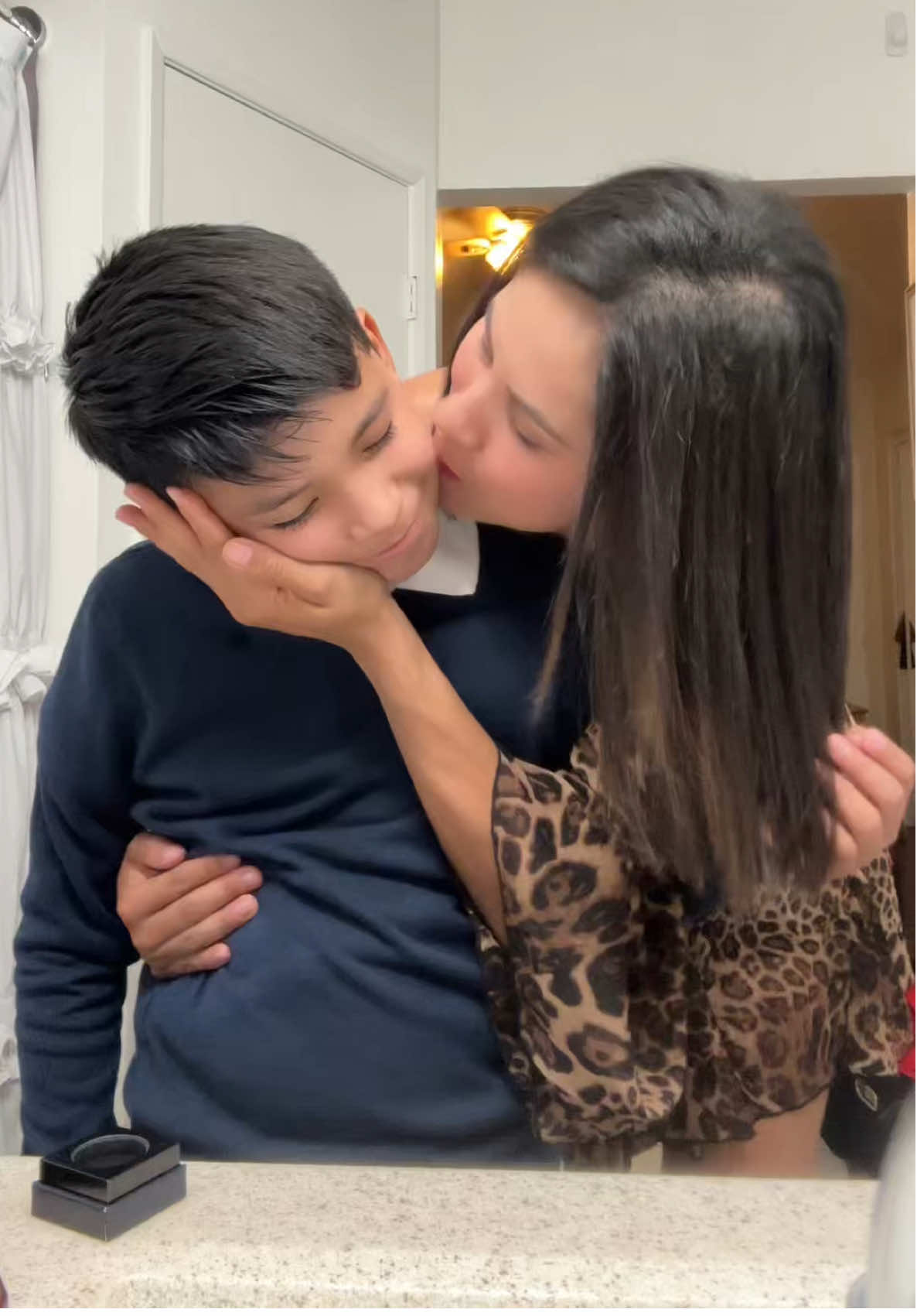 Así fue mi día con mateo por su cumpleaños 🎈🎁🎂 10 años ya.. mi niño grande 👦🏻🥹 Mi mayor deseo es educarte de la mejor manera posible. Quiero enseñarte que la vida se vive con respeto, esfuerzo y amor ❤️ aprende siempre a valorar lo que tienes a ser agradecido y a tratar a los demás con bondad. Recuerda que el respeto abre puertas y que la honestidad te hará siempre una gran persona.  No tengas miedo a equivocarte, por qué de los errores nacen las mejores lecciones. ✨ Sé valiente para perseguir tus sueños, disciplinado para alcanzarlos y humilde para compartir tus logros. Quiero que sepas que siempre contarás conmigo, para guiarte, apoyarte y amarte sin medida. 💙 Eres mi orgullo y mi mayor motivación  Te amo ni niño 👦🏻💙