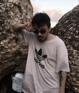 Bu yürek kırık duvarlarla benim gizli mabedim. #keşfet #hidra #oldschoolrap #türkçerap #lyrics 