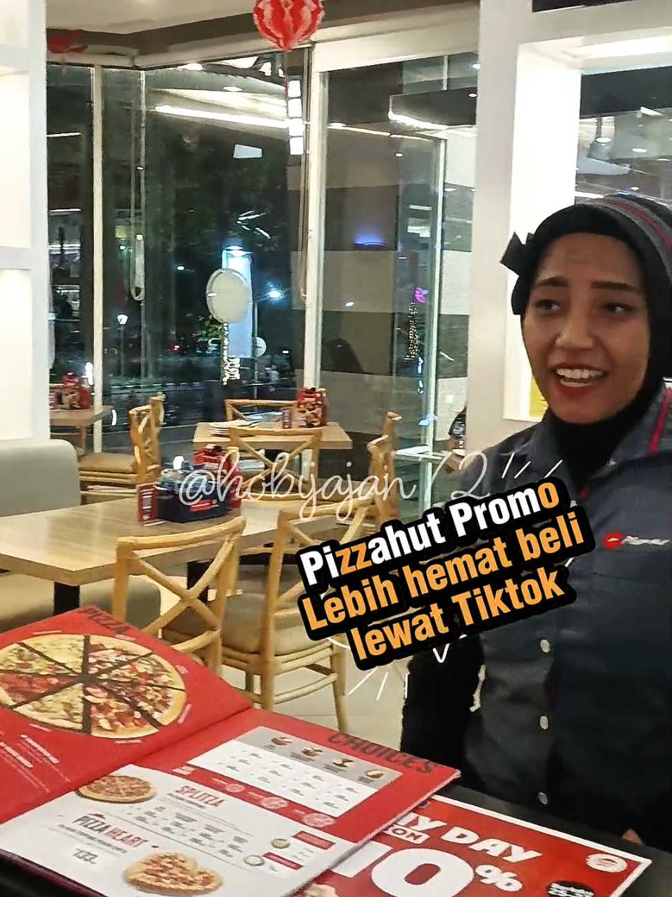 Pizzahut promo lebih hemat beli lewat Tiktok. Combo favorit pizza dan pasta cuman 170K loh. Yuk buruan klik tag lokasi hijau di pojok kiri bawah dan order sekarang juga!  #promomakanmerdeka #nexent #nexpizzahut #promopizzahut #pizzahut @pizzahut.indonesia 