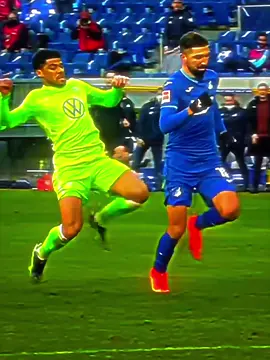 never give up in football 👏🤯 #football #Soccer #viral #foryou #footballmoments 