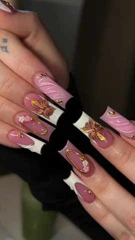 💖🌸🤍 #nailsxomari #nailtech #nailinspo #trendynails #nailart #fyp 