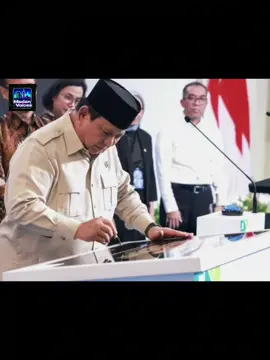 Presiden Republik Indonesia meresmikan Gedung Layanan Terpadu dan Institut Neurosains Nasional di Rumah Sakit Pusat Otak Nasional Prof. Dr. dr. Mahar Mardjono, Jakarta, 26 Agustus 2025. Fasilitas ini menjadi tonggak penting bagi riset, pendidikan, dan pelayanan medis, khususnya di bidang neurosains. Kehadirannya diharapkan memperkuat inovasi, meningkatkan kualitas layanan kesehatan, serta menjadikan Indonesia sebagai pusat keunggulan kesehatan di tingkat global. Langkah ini sejalan dengan Asta Cita pemerintah dalam membangun kesejahteraan rakyat melalui sektor kesehatan, sekaligus mencetak lebih banyak tenaga medis profesional untuk masa depan bangsa.  #medanvoices #IndonesiaSehat #Neurosains #RSPusatOtakNasional #KesehatanIndonesia #RisetKesehatan #TenagaMedis #PresidenRI #Jakarta #AstaCita #InovasiKesehatan #BangkitUntukIndonesia 
