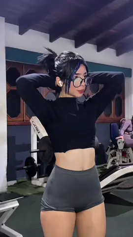 Un día fuerte de entrenamiento:p Mi entrenador es @motaoscar10 #gym #gotic #foryoupage #dancer #viral 