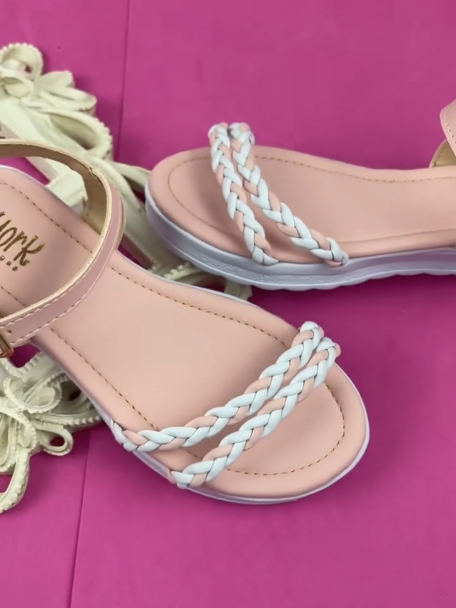 Eu amei 🥰 quer o link? Deixe um com3ntario que eu te envio o link #sandalia #rasteira #casual #confortável #infantil 