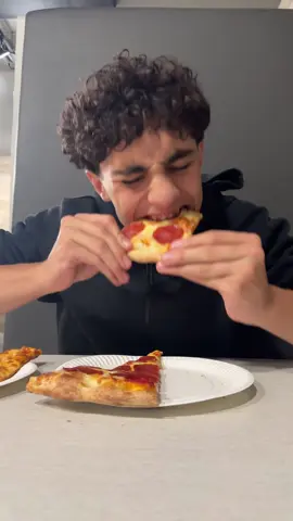 #pizzalife #bnr #makemoney I eat the pain away 