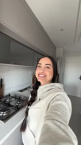 Finalmente um tour bem detalhado da minha cozinha 🤌🏻🙂‍↕️ me fala o que achou e se tiver alguma dúvida comenta aqui também #cozinha #cozinhaplanejada #apartamento #reforma #fyy 