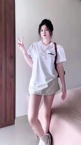 Áo Thun V - Neck Boxy #aothunnu #aothuncov #aothunboxy #thoitrangnu #xuhuong 