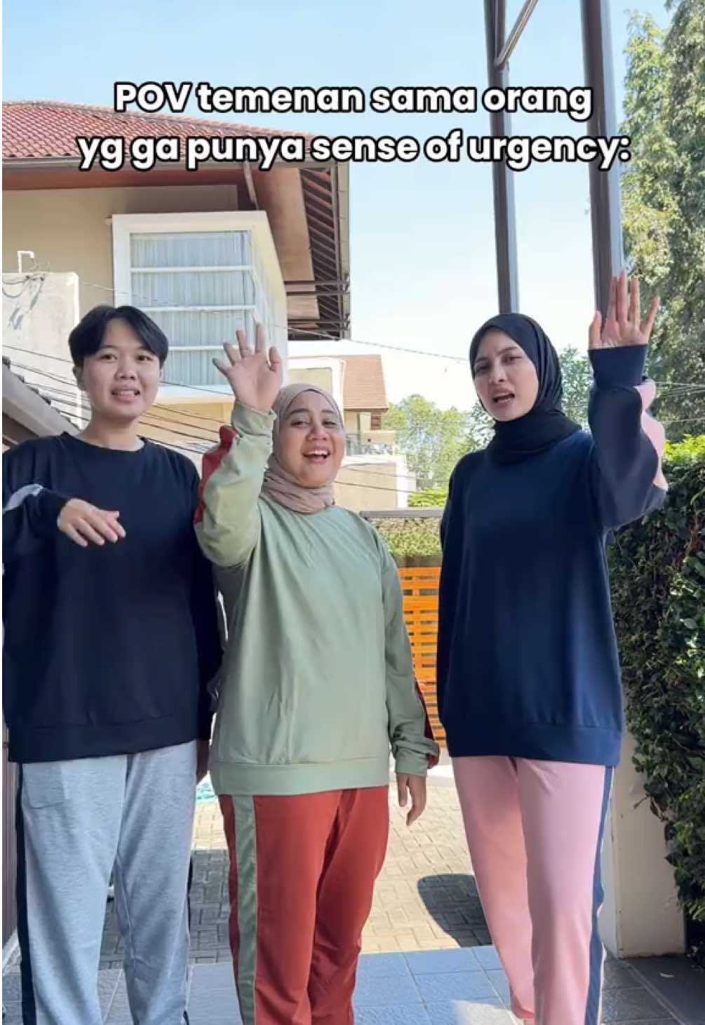 Temen kaya gini tuh bikin greget yahh!😩 Disaat kita satset, dia malah slow-motion🫣 Enaknya di apain yah temen kaya gini ? #pov #temenan #sportywear #setelanolahraga #kontenhiburan 