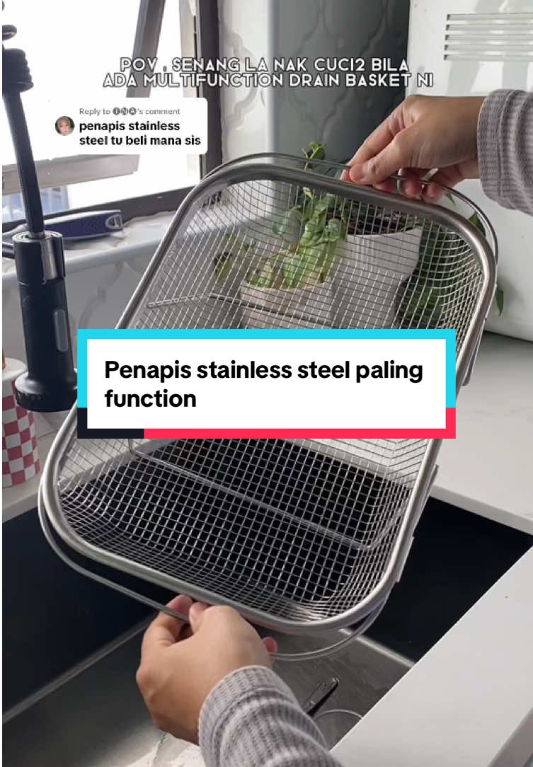 Replying to @🅘🅝🅐  Memang senang la nak cuci2 lepas ni. X gaduh dah mana nak pegang bakul ke besen ke. Yang ni senang kita boleh sangkut kat singki ☺️ #drainer #sinkdrainer #penapis #bekaspenapis #drainbasket #kitchen #kitchentips 