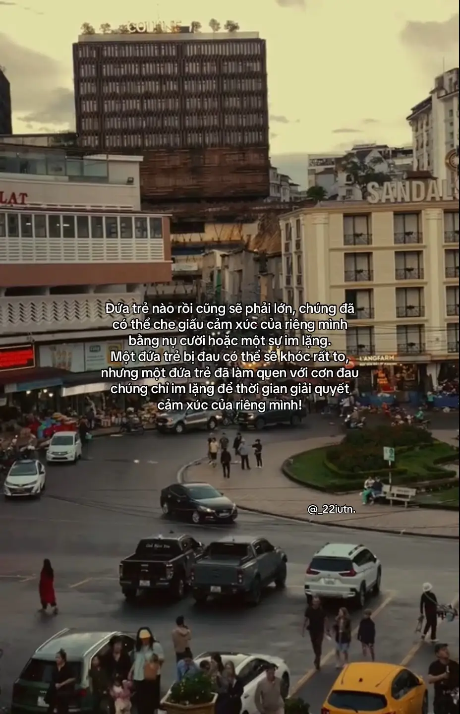 Đứa trẻ nào rồi cũng sẽ phải lớn, chúng đã có thể che giấu cảm xúc của riêng mình bằng nụ cười hoặc một sự im lặng. Một đứa trẻ bị đau có thể sẽ khóc rất to, nhưng một đứa trẻ đã làm quen với cơn đau chúng chỉ im lặng để thời gian giải quyết cảm xúc của riêng mình!#lyrics #_22iutn #xyzbca #xuhuong #xuhuongtiktok
