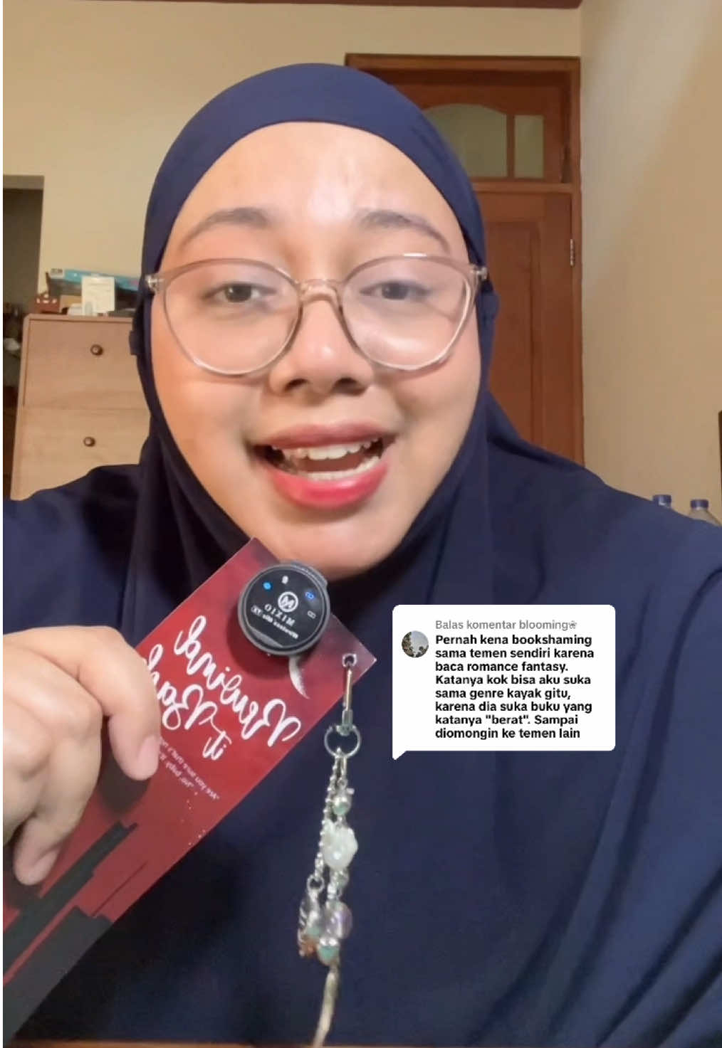 Membalas @blooming❀ STOP NGEDENGERIN ORANG ORANG YANG PIKIRANNYA DANGKAL YA MBAAA ❤️‍🔥 kamu bisa baca kapanpun dan dimanapun kamu mau ! 😍🥴 #BookTok #booktokindonesia #reviewbuku #bookish #bookshaming 