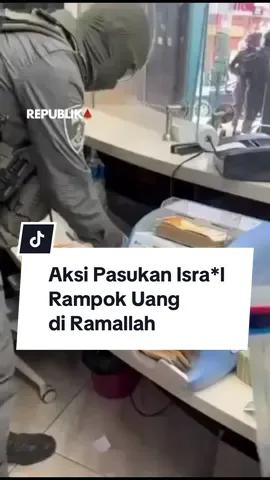 Pasukan penjajah Isra*l IDF merampok kantor penukaran uang lokal di kota Ramallah, Tepi Barat, Palestina, pada Selasa 26 Agustus 2025. Pihak IDF berdalih, kantor penukaran uang itu diduga terhubung dengan H*m*s. Mereka menggambil ratusan ribu shekel dari peristiwa tersebut. Kreator: Hirzi     Produser: Eko Supriyadi   #Republika #CekRepublikaAja #FreePalestine 