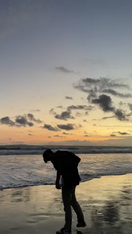🌥️