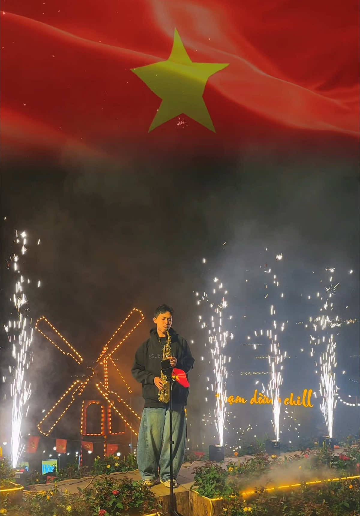 Đi Đà Lạt ăn nướng nghe nhạc Saxophone ngắm trọn pháo hoa, bạn đã thử chưa?  #tiemnuongtramdungchill #buoitoidalatangi #tramdungchill #xomleodalat #dalat 