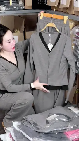 Set Bộ Cổ V Áo Tay Dài Phối Viền Phối Màu Cúc Dọc Kèm Quần Ống Suông #setxinh #setdonu #bothudongnu #thoitrangnu #xuhuong 