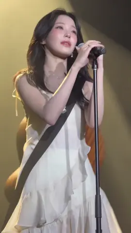 Jiheon has covered Taylor Swift’s “Love Story” for her solo stage at the US stops! #jiheon #fromis_9 #taylorswift #worldtour 