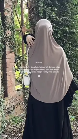 Kalian harus punya minimal hijab ini enakkkkk bangett🫶🏻beauty effortless with bergo syar’i from @Gimi Hijab 💗 #fyp #bergoviral #gimihijab #outfitbumil #hijab 