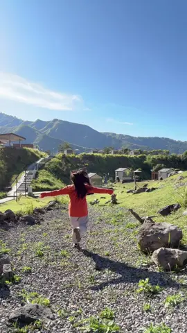 The kind of view that makes you forget everything else. • • #sembalun #sembalunlombok #rinjani #rinjanimountain #fy 