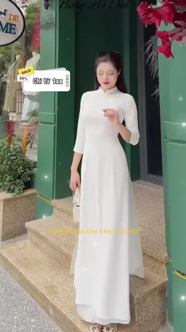Áo Dài trắng học sinh đồng phục cấp 3 nữ là lựa chọn tuyệt vời cho các bạn nữ trong trường học. Với thiết kế cổ cao và tay lỡ chuyền thống, chiếc áo dài mang đến phong cách thanh lịch và trang nhã. #aodai #aodaihocsinh #aodaitrang #aodaivietnam #eirlysboutique 