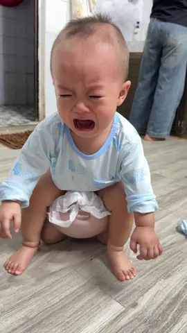 Nhịn ăn nhịn mặc mua cái bô cho con nhỏ ngồi ẻ !! Mà nó khóc nhue gà mắc đẻ !! 