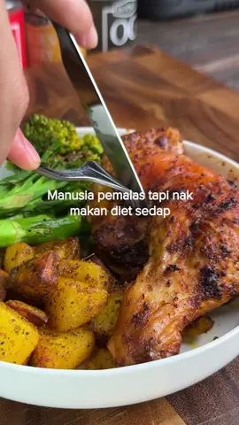 The KEY to crispy potatoes is the secret white powder🤫  SAVE this recipe and try it tonight! TIPS  - Marinate chicken and potatoes with any DrSpice flavor you like for 30mins or overnight - Airfry Chicken thigh at 180° for 15mins  - Airfry Potatoes at 180° for 20mins  p/s: the secret white powder is baking soda! 🤫  Dr SPICE seasonings are: 🌱 Plant-based 🌞 Natural Ingredients 🧂 Low Sodium 🔥 Zero Calories 🚫 No Preservatives  . . . . . . . . . . . #dietsehat #EasyRecipe #healthyrecipes #mealprep #airfryerrecipes 