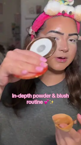 How I set my face & do my blush routine 💕 @MCoBeauty @Huda Beauty @Kylie Cosmetics @Kylie Jenner @hudabeautyshop @Huda #settingface #hudabeautypowder #hudabeauty #powderroutine #makeup 