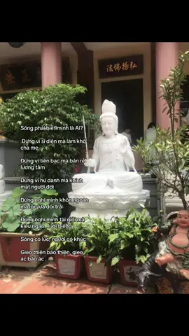 Sống phải biết mình là Ai?  Đừng vì sĩ diện mà làm khổ cha mẹ Đừng vì tiền bạc mà bán rẻ lương tâm  Đừng vì hư danh mà khinh mạt người đời  Đừng nghĩ mình khôn ngoan mà lộc lừa dối trá Đừng nghĩ mình tài giỏi mà kiêu ngạo , lười biếng  Sống có lúc, người có khúc  Gieo thiện báo thiện, gieo ác báo ác . 🪷 #nammoadidaphat #phatphapnhiemmau #phatphap #kimloann🐾 