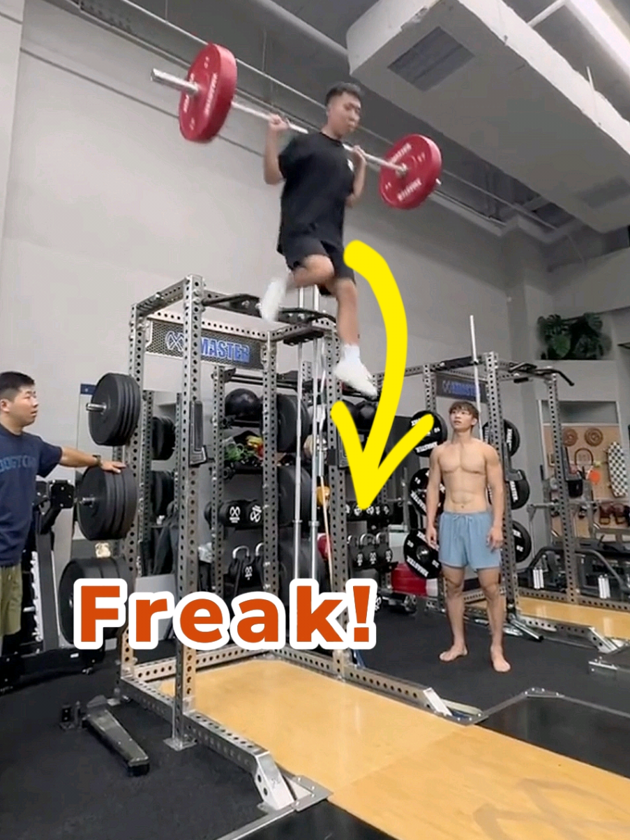 Don't try this at home! #squat #squattraining #squatform #squatformtips #physioleslie 