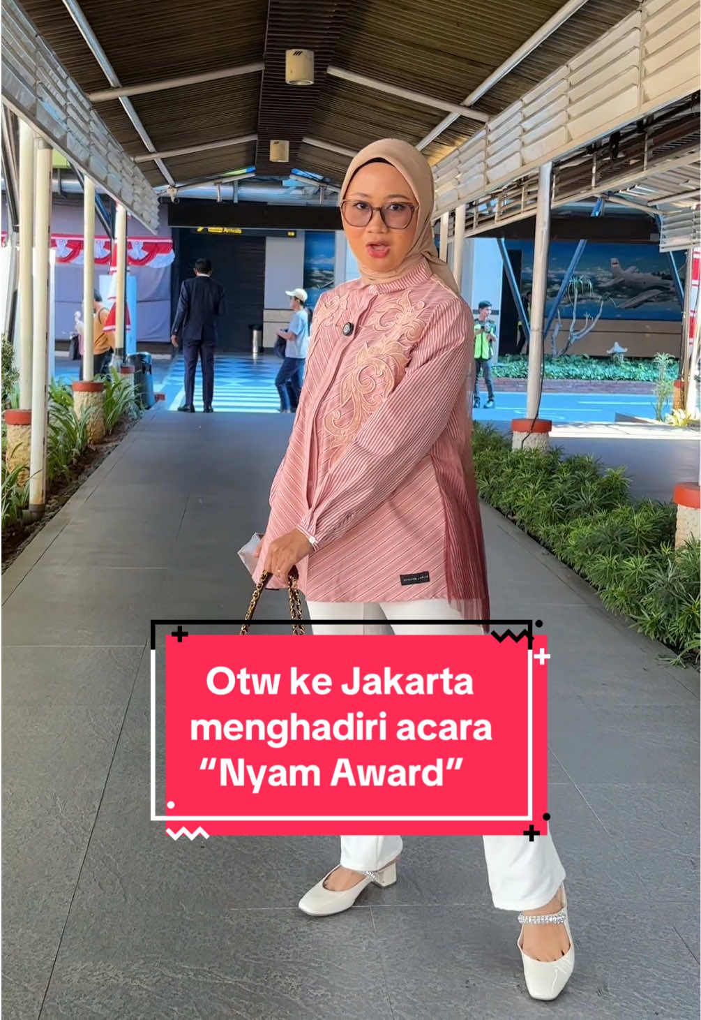 Otw jakarta untuk menghadiri acara ShopTokopedia “Nyam Award”  doakan lancar ya bolo.. #bolosego 
