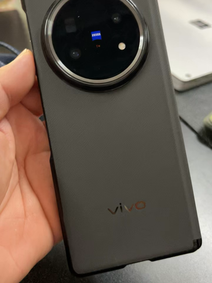 Siêu phẩm ra đi cứu chủ ;) Vivo X Fold 5 Bản Xách Tay 16/256g Màu đen bóng fullbox ko thiếu món gì. Siêu Mỏng Và Nhẹ + Màn chính: Foldable LTPO AMOLED 120Hz + Chip Snapdragon 8 Gen 3 + Si/C Li-lon 6000 mAh + Máy Tình Trạng Siêu Lướt 😁 24trX - 0901898979 #vivo #vivoXFold5 #XFold5