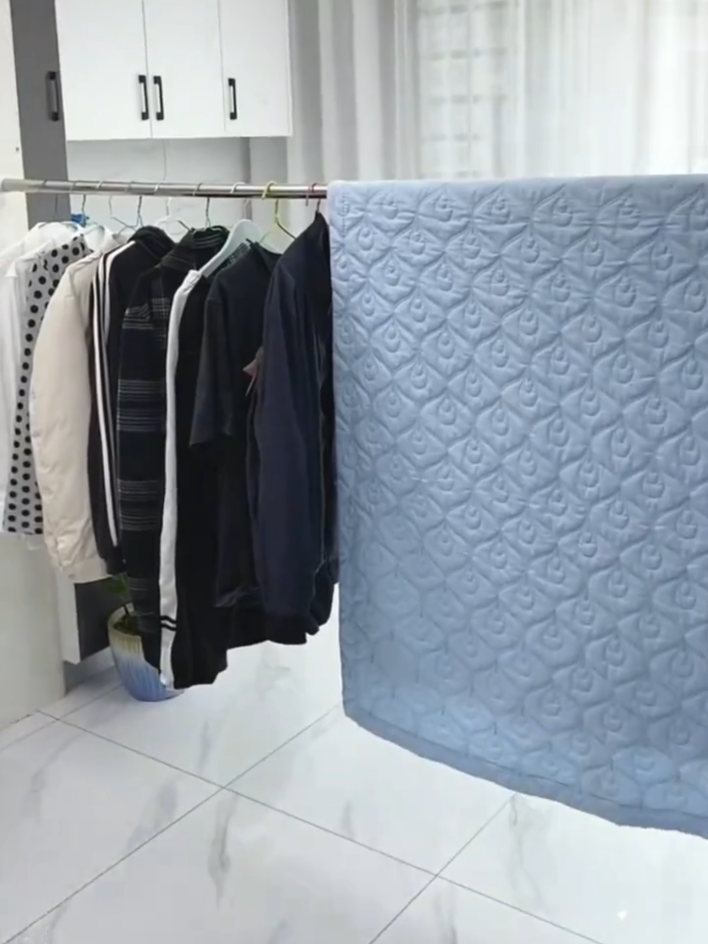 Thanh treo gắn treo quần áo đồ dùng. #giadungthongminh #dogiadungthongminh #thanhtreokhongcankhoantuong #dogiadung68888