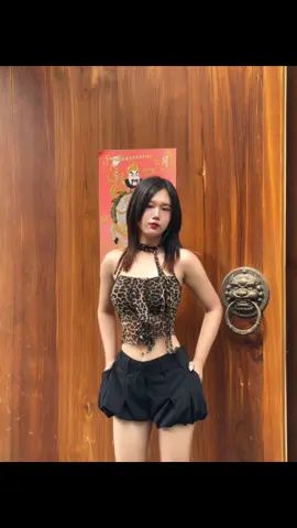 Balloon pantအနက်လေး အပြင်မှာလည်းစိုတောက်နေရော#instocknow✅❤️😘 #လက်လီလက်ကားဝယ်ယူနိုင်ပါတယ်ရှင့် #localbrand #myanmar #balloonpant 