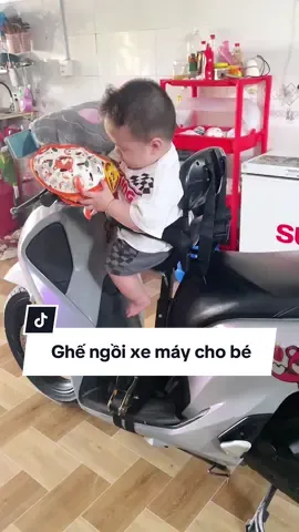 Từ ngày có em ghế này là đi chơi chở con nhẹ nhàng hơn, bé cũng thích hơn #ghengoixemaychobe #ghengoichobe #embedangyeu #xuhuong #vairal 