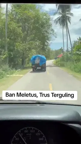 Ban meletus #fyp #mobil #viral #viralindonesia #laka 